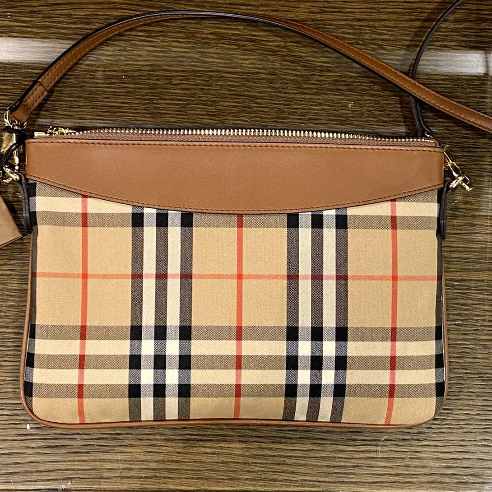 Authentic Burberry Brown Vintage Check Peyton Crossbody Bag 2023 Made In Italy - Picture 2 of 5